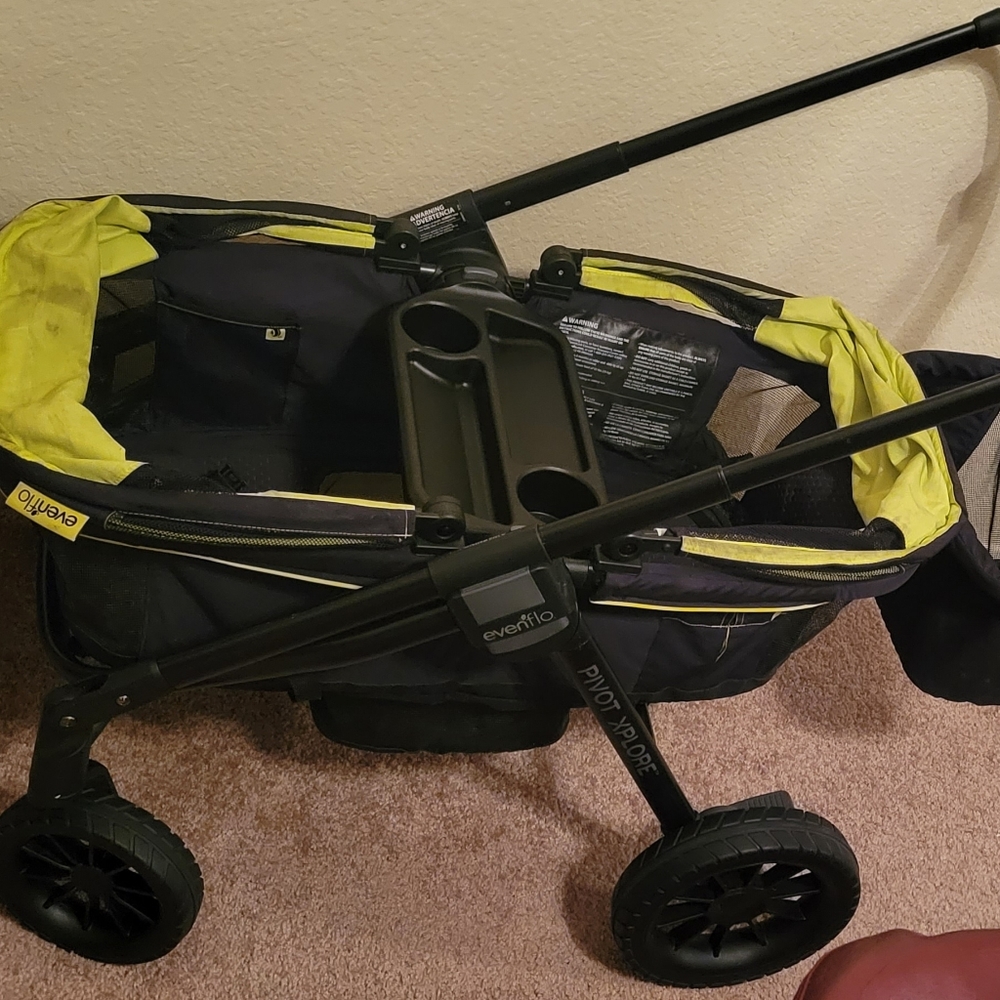 Evenflo pivot wagon